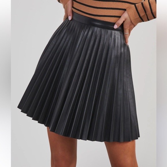 French Connection Black Pleated Faux Leather Mini Skirt - Picture 3 of 8